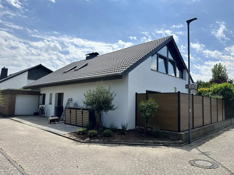 Einfamilienhaus in Kaarst nach Dämmung von Dach und Fassade