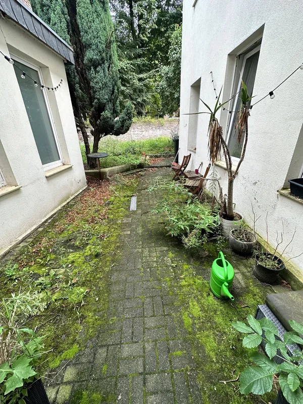Zugang am Mehrfamilienhaus vorher